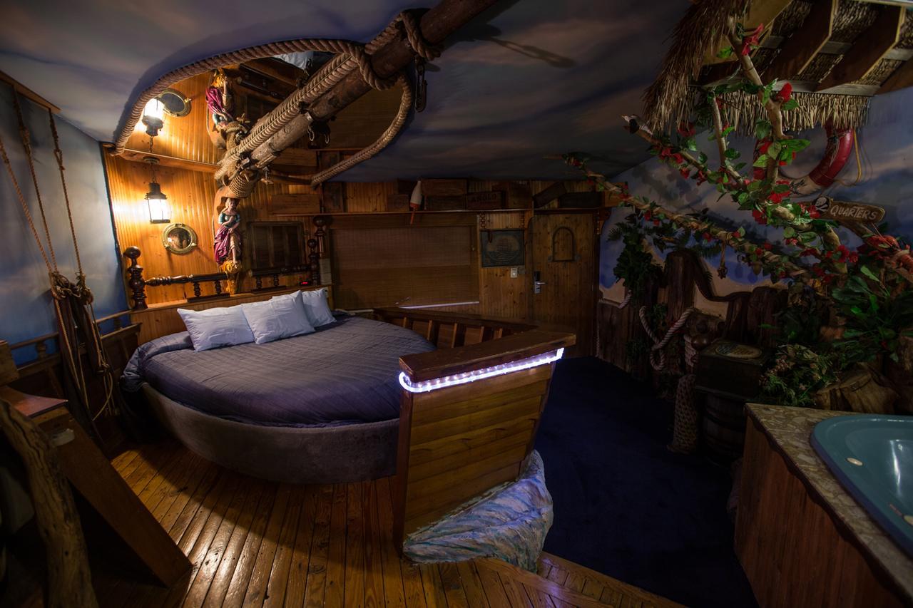 Feather Nest Inn (Adults Only) Черри-Хилл Экстерьер фото